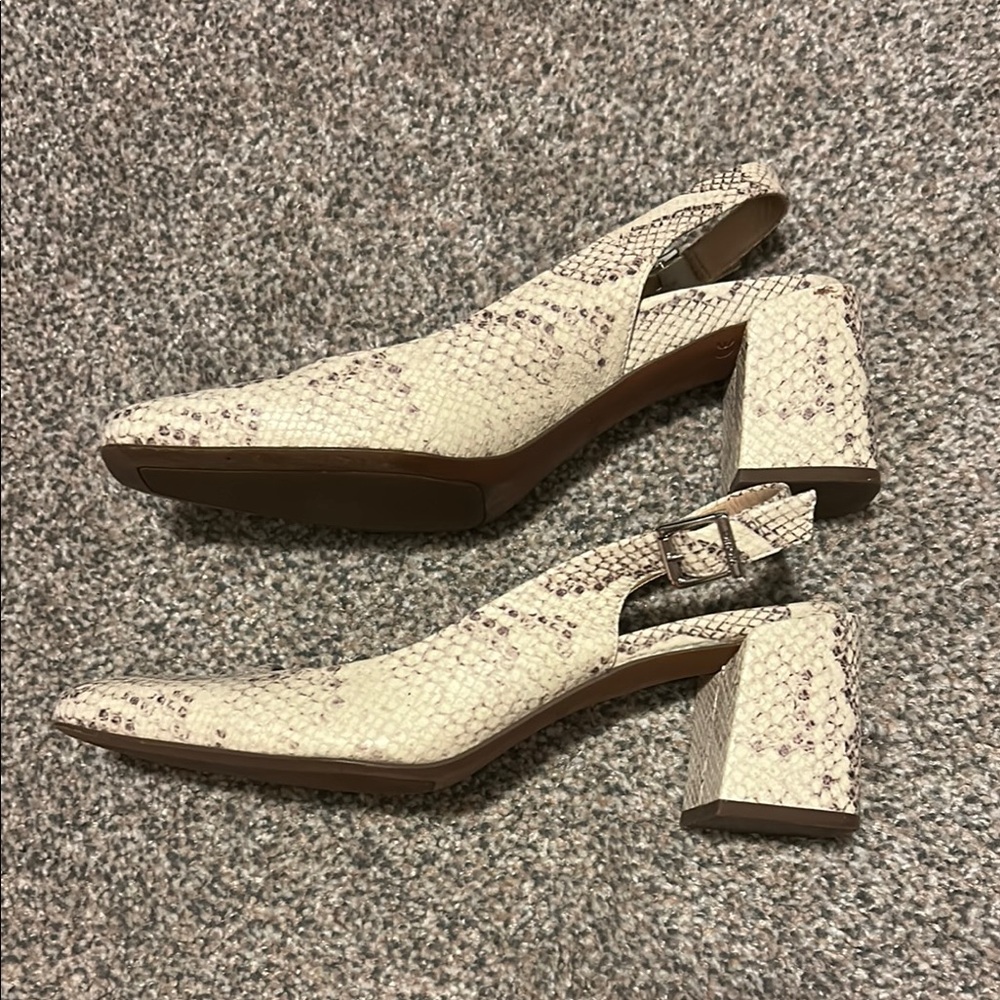 VIONIC Elegant Cream Slingback Heels Size 8 Block Heel